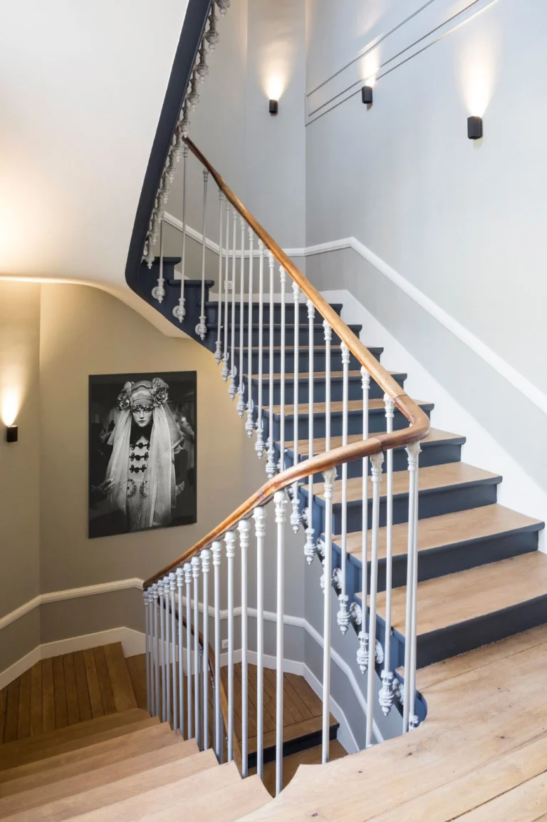 Renovation de peinture d&rsquo;une cage d&rsquo;escalier