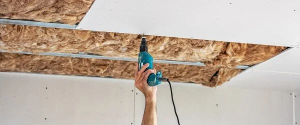 Comment Poser une Plaque Hydrofuge: Étapes et Conseils
